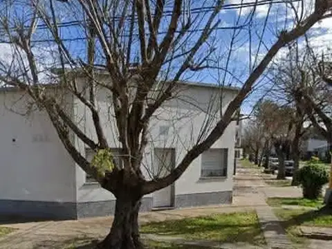 Casa bien ubicada