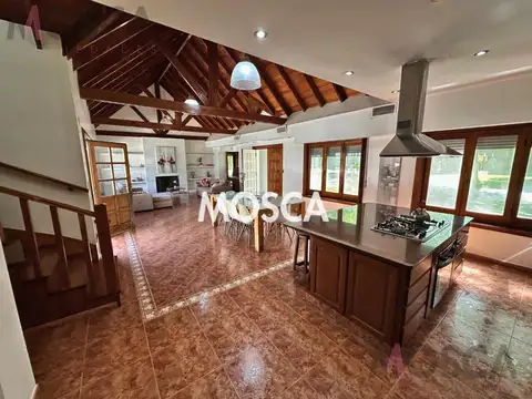 Casa 4 ambientes con 3 baños