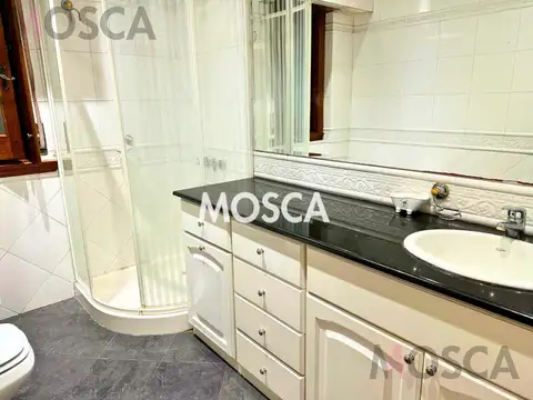 Casa en Venta con 4 cocheras