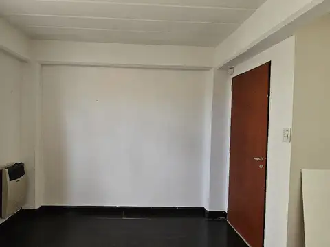 Felix Russo 3300, Piso P.B.