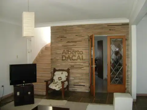 Depto Tipo Casa 5 ambientes con 2 baños