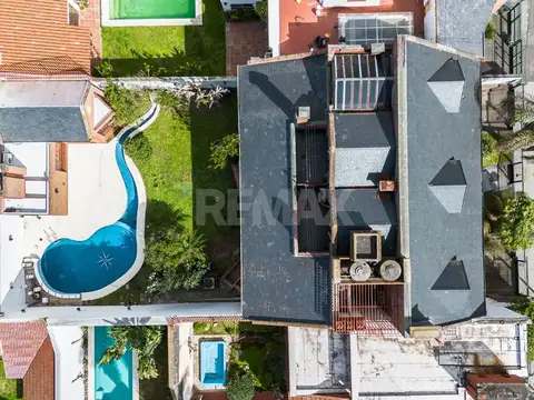 Venta casa doble frente con parque en devoto