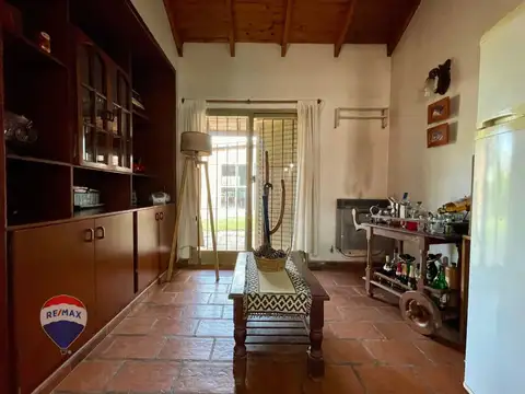 Casa 7 ambientes con 1 baño
