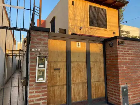 Dúplex en venta - 2 Dormitorios 2 Baños - Los Hornos 