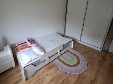 Casa en Alquiler con 1 cochera