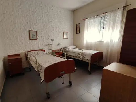 Venta Geriátrico ,con jardín, Santos Lugares, 3 de febrero