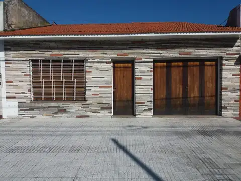 Casa de 3amb con cochera y patio con espacio verde - Villa Dominico