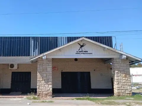 Complejo comercial sobre Ruta 3 Cañuelas