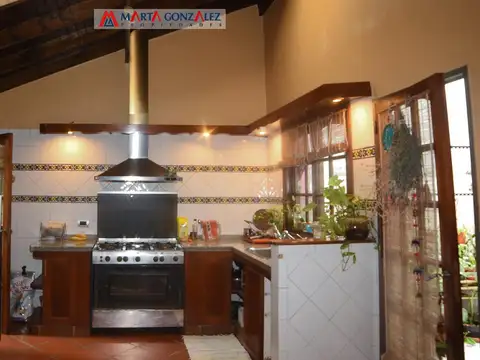 Casa 5 ambientes con 3 baños