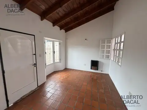 Casa 4 ambientes con 1 baño