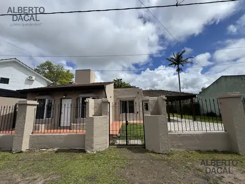 CASA EN ALQUILER TODA EN UNA PLANTA, 2 DORMITORIOS AMPLIO PARQUE