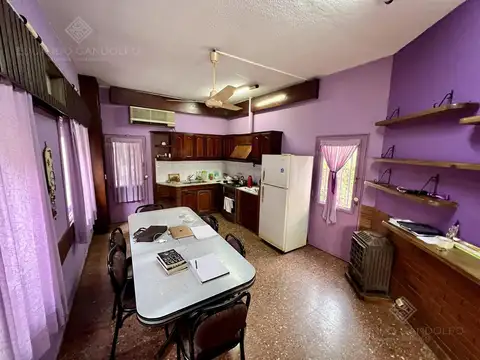 Casa en Alquiler con 4 cocheras