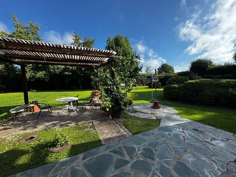 Casa en Venta con 2 cocheras