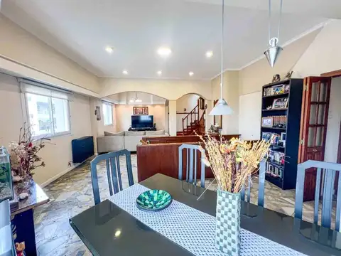 Depto Tipo Casa 4 ambientes con 2 baños