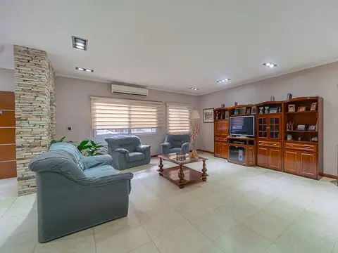 VENTA CASA 5 AMBIENTES RAMOS MEJIA JARDIN PILETA