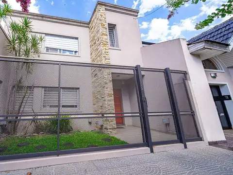 Casa 5 ambientes con 3 baños