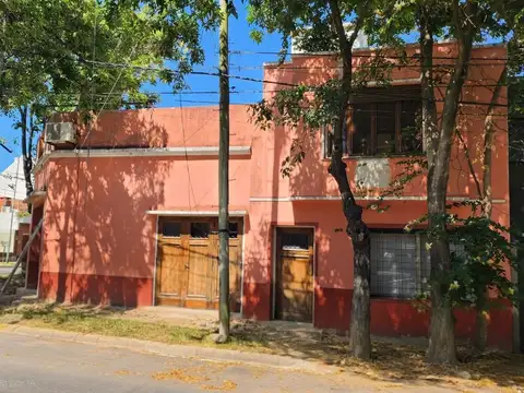 CASA EN VENTA 5 AMBIENTES CON TERRAZA  EN OLIVOS