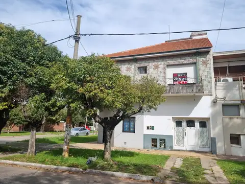 Amplia casa en PA con Cochera  APTA CREDITO 