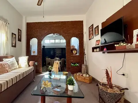 Venta Casa con Quincho en Billinghurst