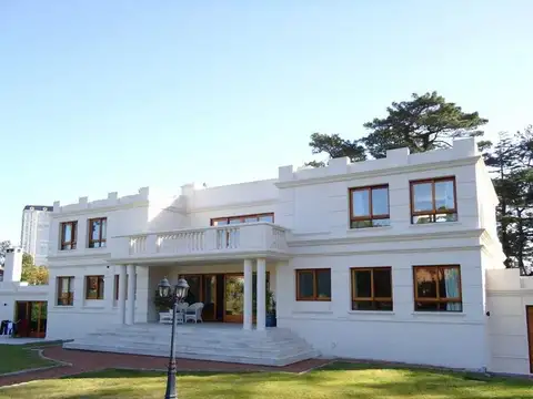 Casa 6 ambientes con 7 baños