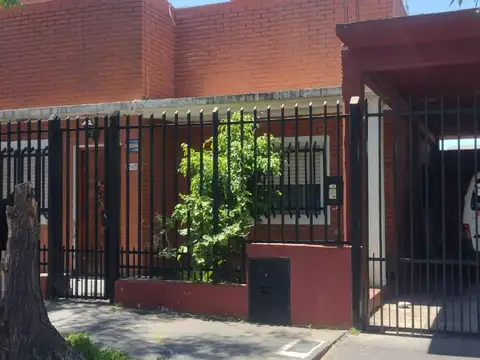Casa 4 amb cochera/jardin/lote - villa ballester