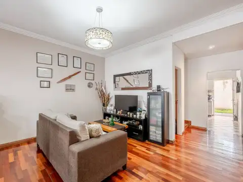 Casa 4 ambientes con 1 baño