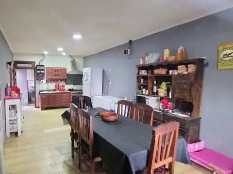 VENTA CASA 3 AMB CON TERRAZA Y DOS LOCALES LANÚS