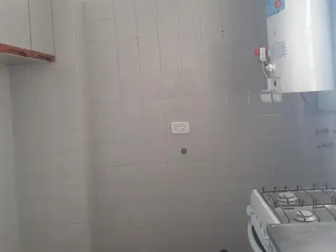 bajo de precio. DEPARTAMENTO DE 1 AMBIENTE CON COCINA SEPARADA EN EXCELENTE UBICACION