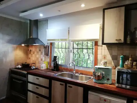 Casa 5 ambientes con 2 baños