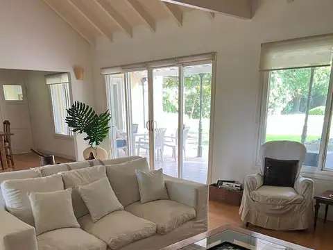 Casa 6 ambientes con 3 baños