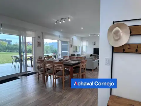 Casa 5 ambientes con 4 baños