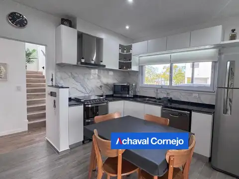 Venta | Casa en Puertos, Vistas, 4 suites con pileta