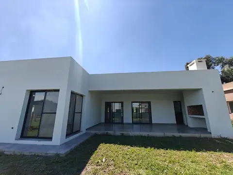 Casa en Venta en Pilar del Este - San Ramon, USD 155.000