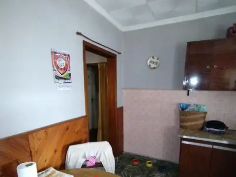 CASA DE MATERIAL EN BUEN BARRIO