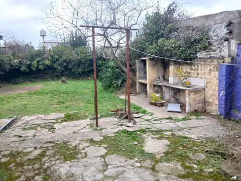 Casa 5 ambientes con 2 baños