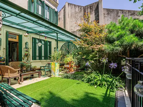 Venta Casa 5 Ambientes con Jardín y Cochera - Villa Devoto