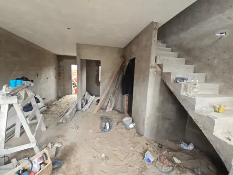 Casa 4 ambientes con 2 baños