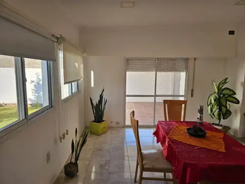 Casa 6 ambientes con 1 baño