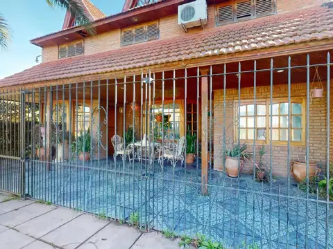 CASA EN VENTA BOSQUES 3 DORMITORIOS