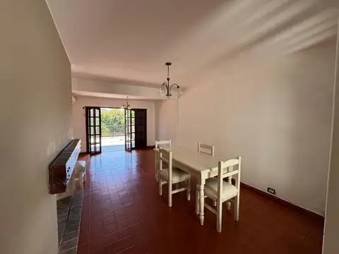Casa en Venta con 3 cocheras