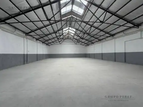 Galpón - Depósito  de  850 m2  en  Nueva Pompeya en ALQUILER