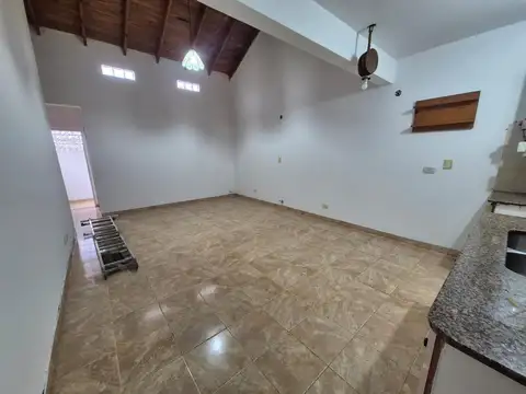ALQUILER DEPARTAMENTO DE TRES AMBIENTES EN BERNAL