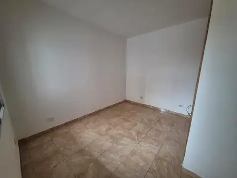 Departamento en Alquiler en Bernal, $ 600.000