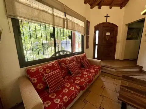 Casa en Alquiler con 4 cocheras
