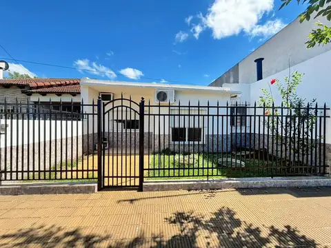 Casa en alquiler zona Villa Adela