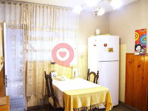 Casa 10 ambientes con 2 baños