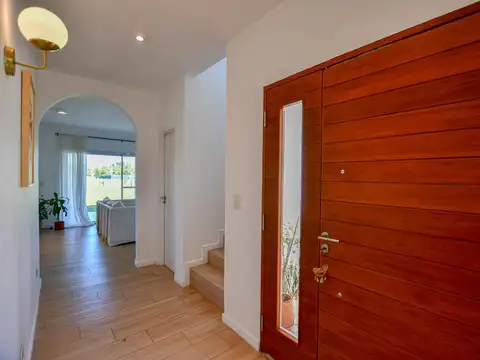 Casa 5 ambientes con 3 baños