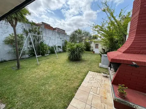 VENTA CASA 3 AMB EN LOMA HERMOSA CON COCHERA!
