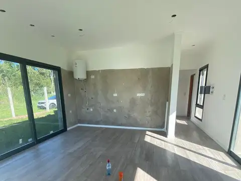 VENTA CASA EN BARRIO PORTAL DEL LEYES/CONSTRUCCION