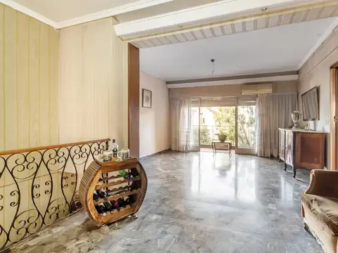Venta PH tipo casa de 3 ambientes con cochera en Villa Urquiza
